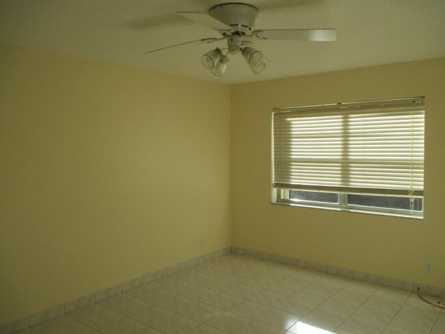 Building Photo - 200 Lake Carol Dr