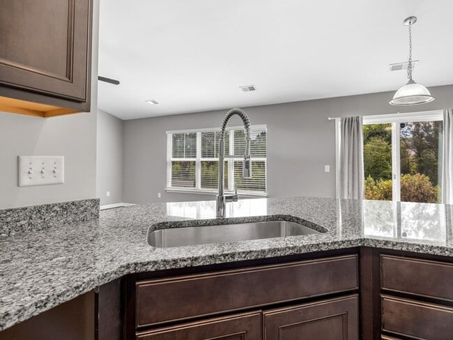 Building Photo - Stylish 3BR/2BA Home with Bonus Room in Gr...