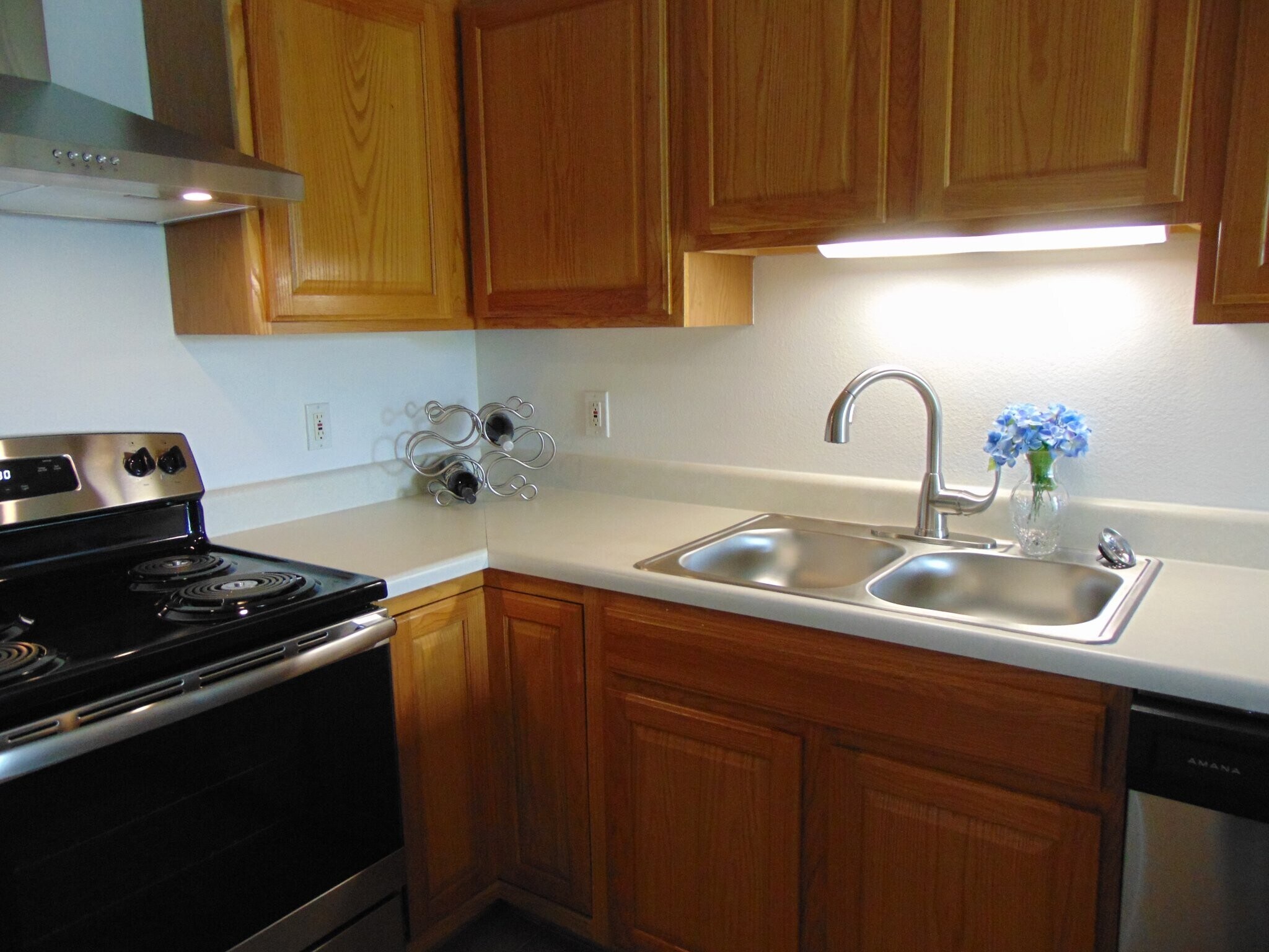 Building Photo - 10151 Sutton Dr