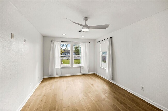 Building Photo - 5522 Avenue O 1/2