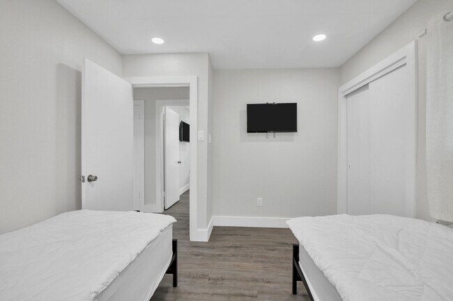 Building Photo - 1703 Ansbury Dr