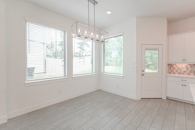 Building Photo - 112 Red Cascade Trl