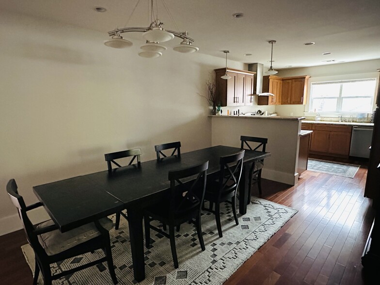 Dining Area - 504 Montgomery St