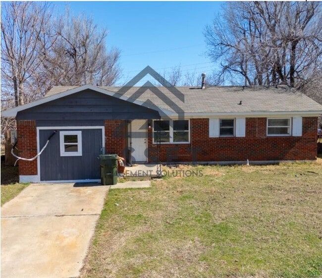 Primary Photo - Lovely 4 Bed 1.5 Bath!!