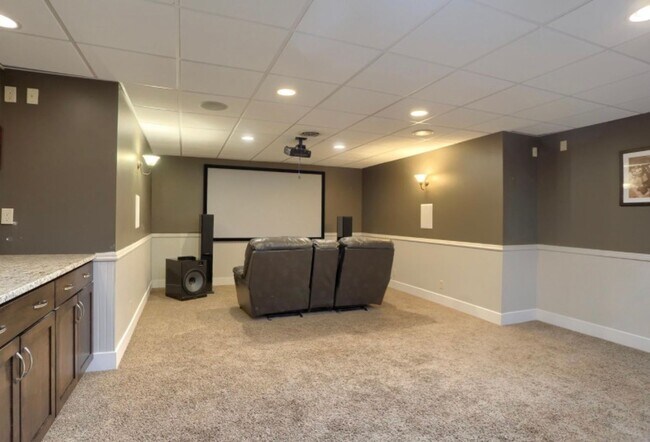 Building Photo - Luxury 5-Bedroom Home for Rent – $4,500/Month + Utilities