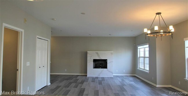 Building Photo - 3243 Camden Dr