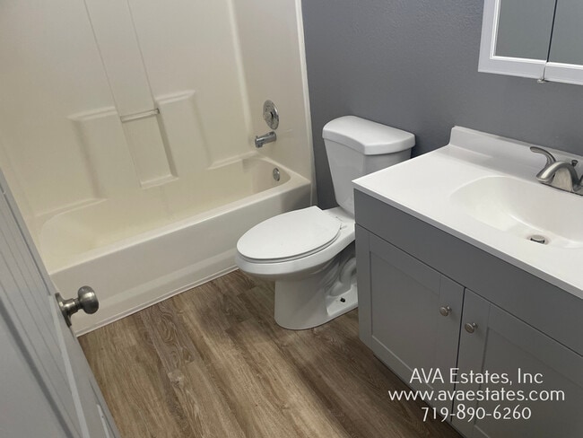 Building Photo - 731 E Laporte Dr