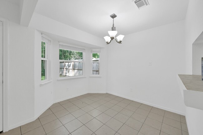 Building Photo - 3 W Woodtimber Ct