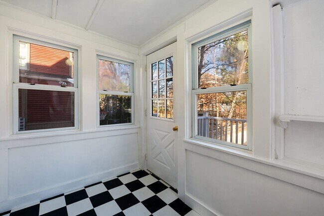 Building Photo - 105-107 Richards