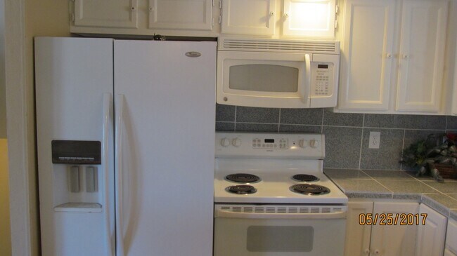 Building Photo - ASU AREA - REMODELED 5BR 2BA HOUSE SWIMMIN...