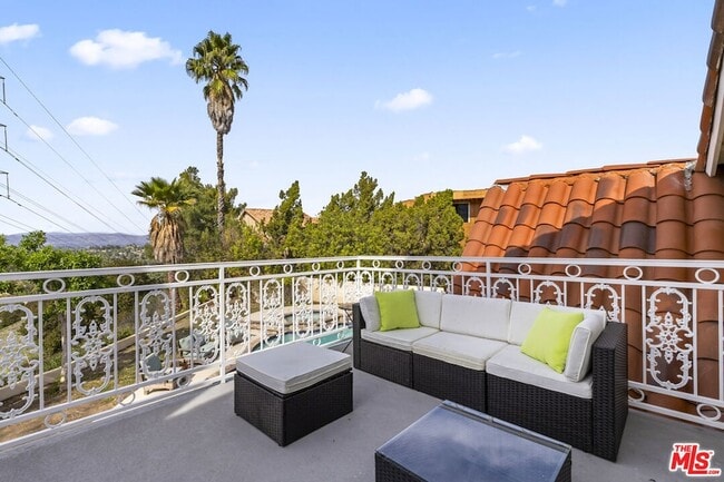 Building Photo - 3804 Vista Linda Dr