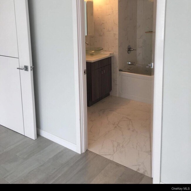 Building Photo - 5 Grace Ave