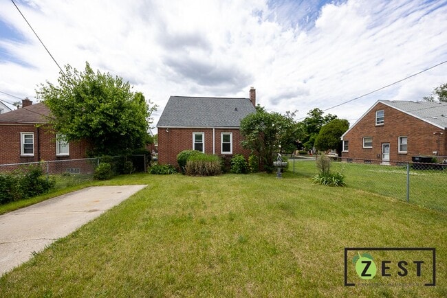 Building Photo - OPEN HOUSE 1/14! 3:45PM-4:15PM! Amazing 3 Bedroom 1 Bathroom - $1,375.00