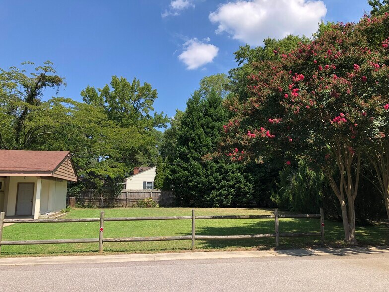 Building Photo - 5602 Shorewood Ln