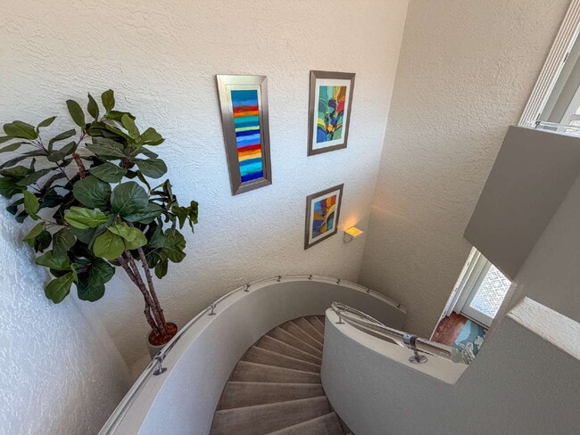 Building Photo - Luxury Furnished Longboat Key Retreat with Private Beach Club Access & Golf Course Views Remodele...