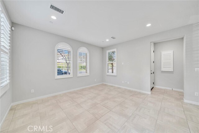 Building Photo - 328 Floral View