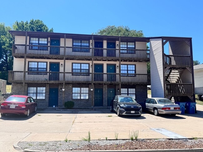 Primary Photo - 3713 Randall Dr