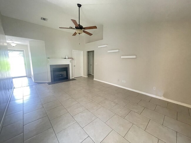 Building Photo - 728 Riva Ridge Dr