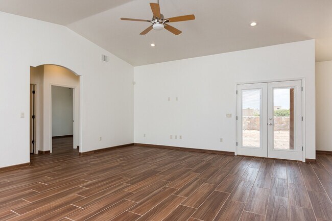 Building Photo - 4507 Mesa Central Dr