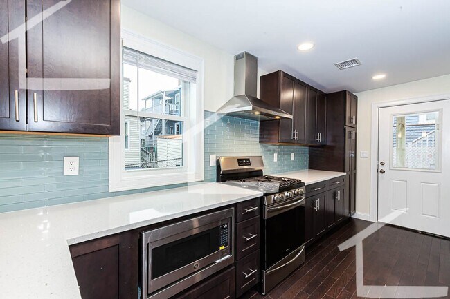 Building Photo - 20 Albion St