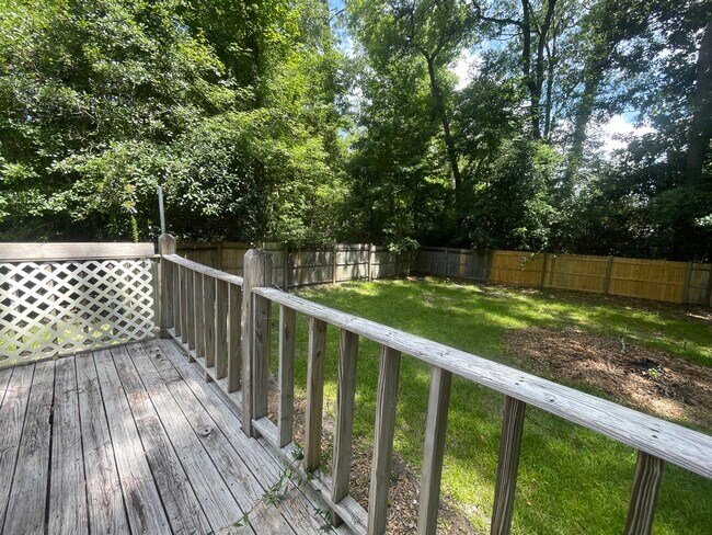 Building Photo - 103 Forest Way