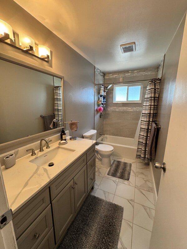 Building Photo - 28227 Gladstone St