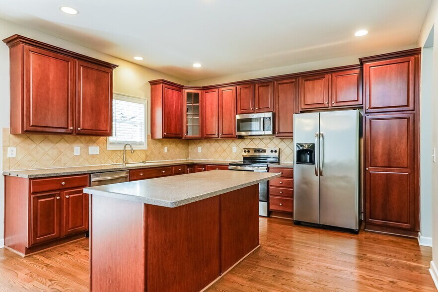 Building Photo - 1320 Trailing Rose Ct