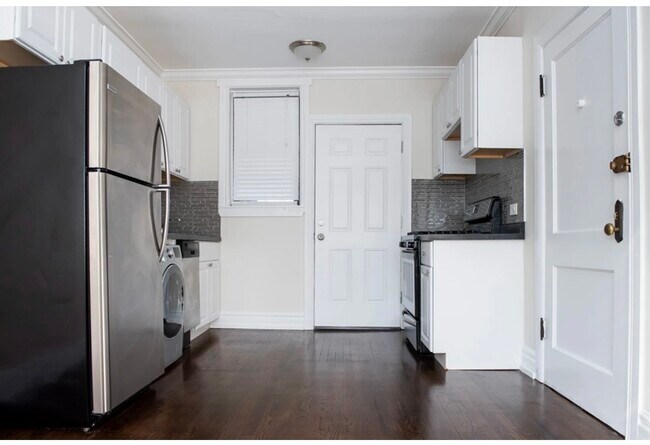 Building Photo - 1056 W Lill Ave