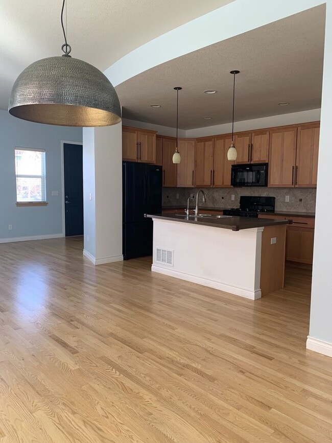Building Photo - Gorgeous home in Louisville!
