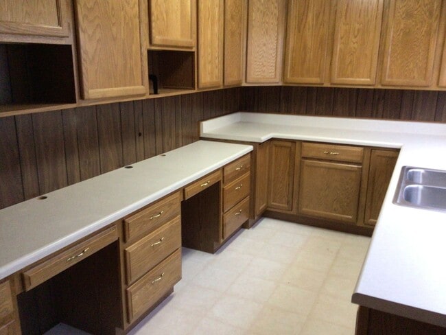 Building Photo - Spacious Ranch Home on 2.35 Acres – Private Setting with Endless Potential