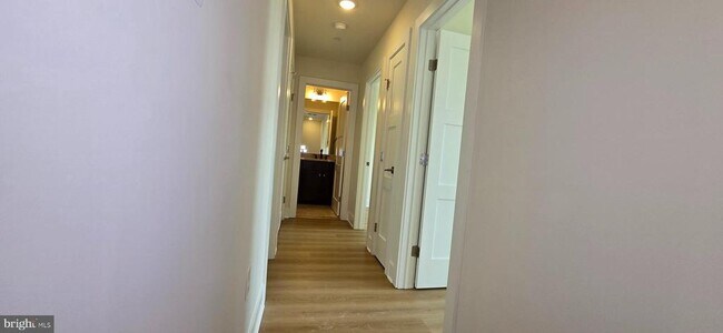 Building Photo - 418 Chapel Alley