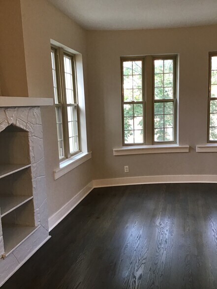 Building Photo - 8048 S Marshfield Ave