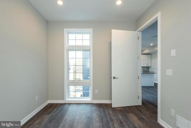 Building Photo - 1340 S 13th St