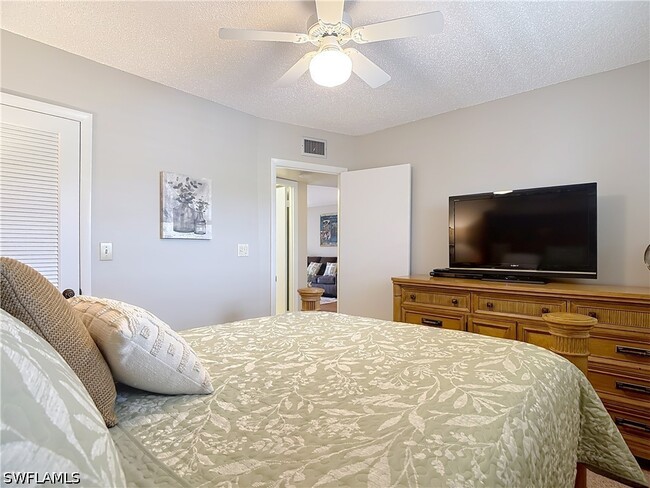 Building Photo - 150 Turtle Lake Ct