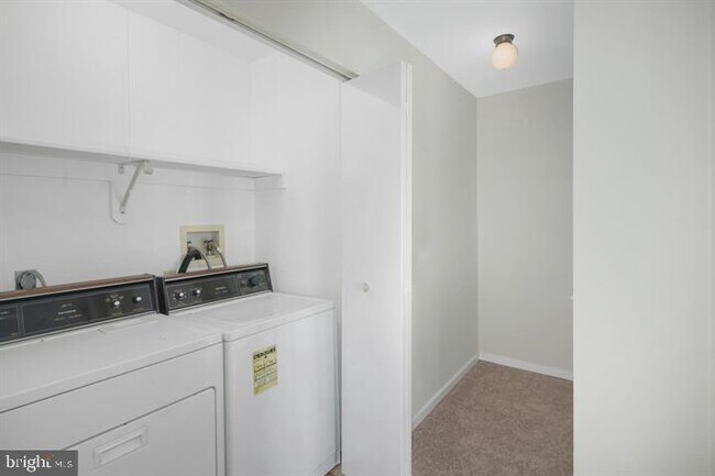 Building Photo - 468 Lynetree Dr