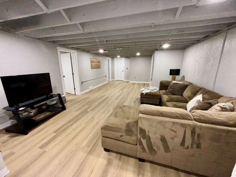 Building Photo - 1513 Rockdale St