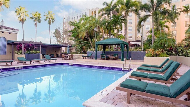 Building Photo - 520 SE 5 Ave