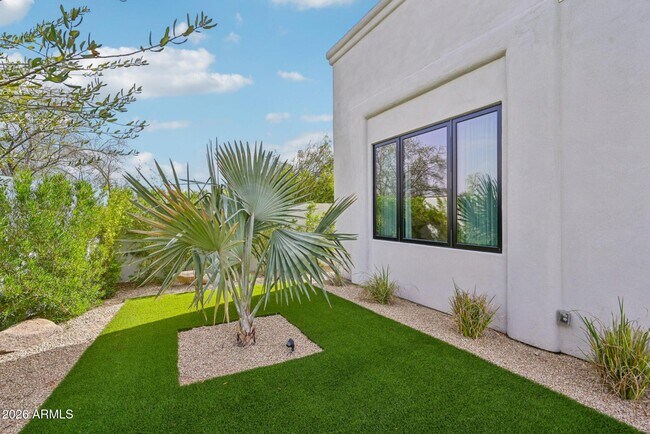 Building Photo - 9899 N 79th Way