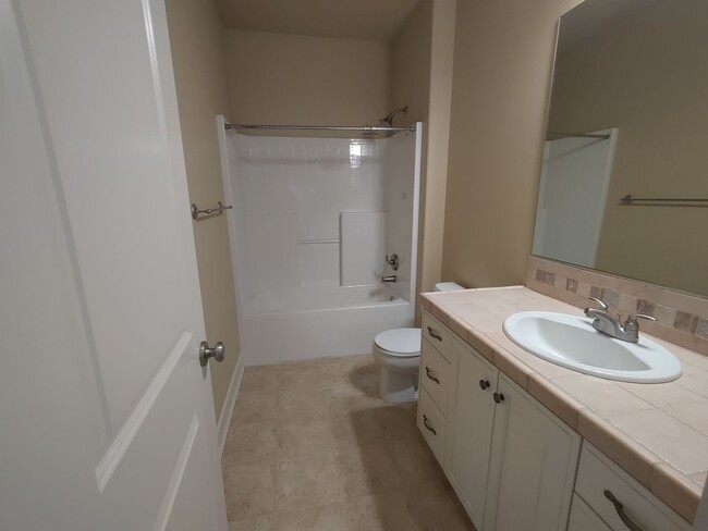 Building Photo - Stunning Renaissance Home, 5 bedroom 3 ful...