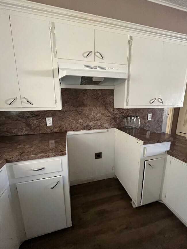 Building Photo - 1622 58th St