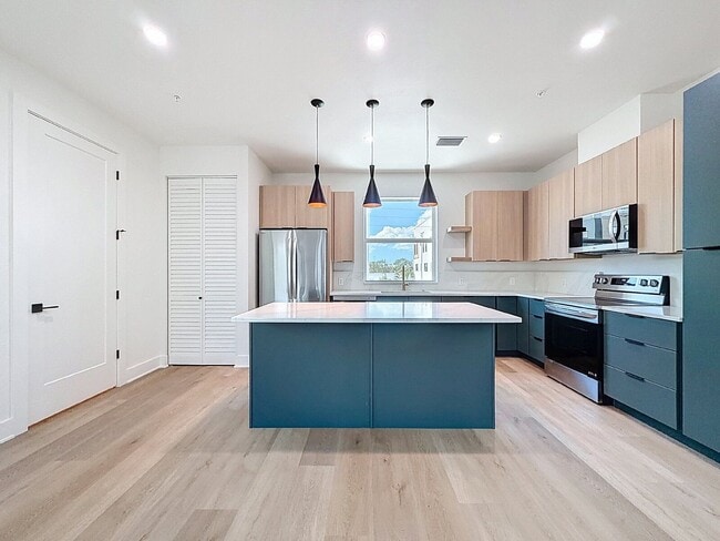 Building Photo - 336 14th St N