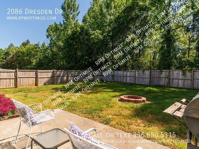 Building Photo - 2086 Dresden Dr