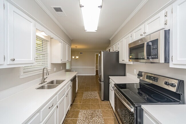 Building Photo - Spacious 4 Bedroom Memphis Home