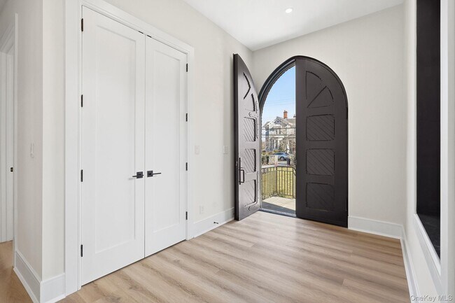 Building Photo - 34 Clinton Ave