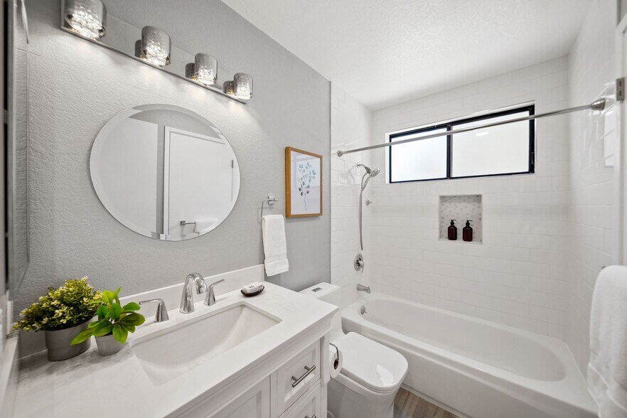 Bathroom - 906 La Barbera Dr