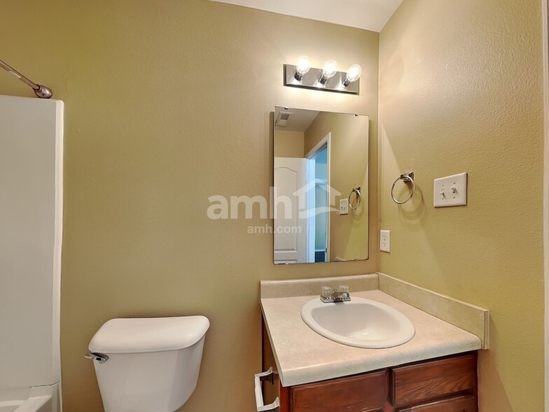 Building Photo - 4112 Lakewood Glen Dr