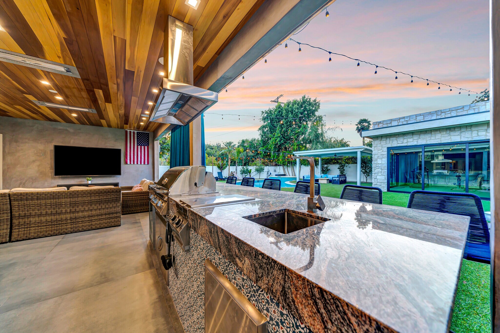 Building Photo - 5817 Ranchito Ave