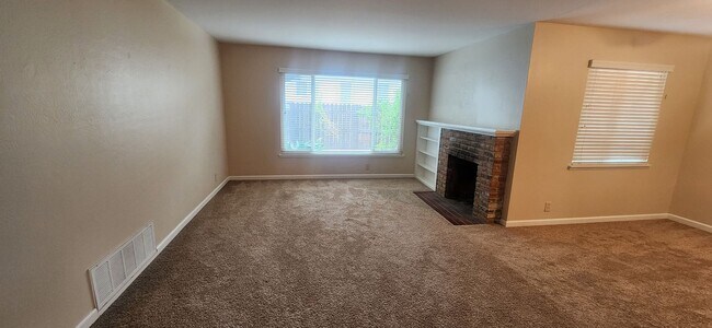 Building Photo - Beautifully Updated 3 Bedroom 2 Bathroom Home in the Highly Desirable S. Land park Neighborhood