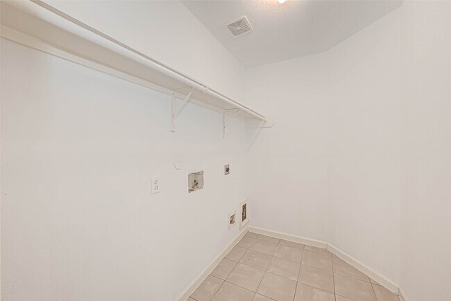 Building Photo - 5815 Plantation Crest Dr