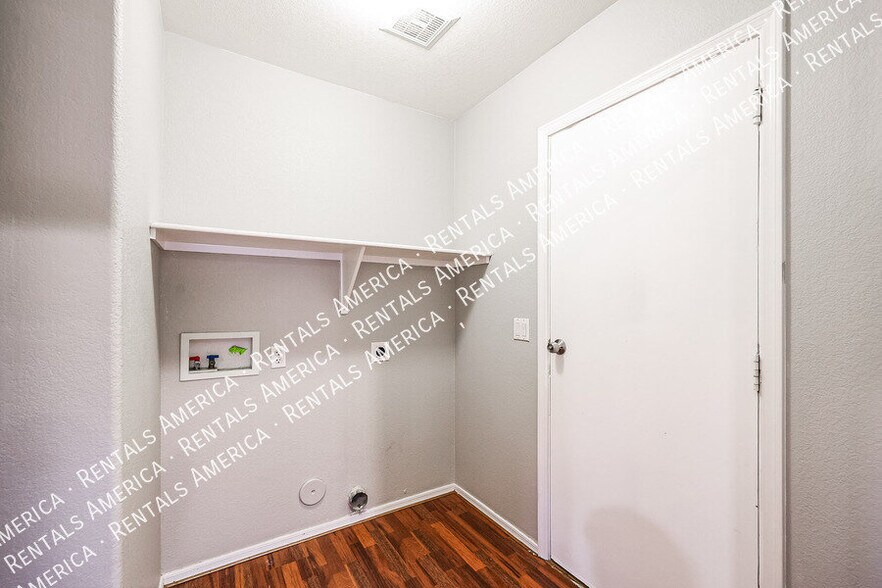 Building Photo - 7471 W Lone Cactus Dr